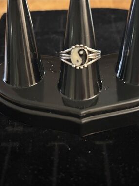 Yin Yang Sterling Silver Ring with White and Black Inlay Size 7 NWOT